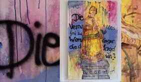 Bild einer Frau auf einem Podest in gelbem Gewand in den Farben blau, rosa, gelb