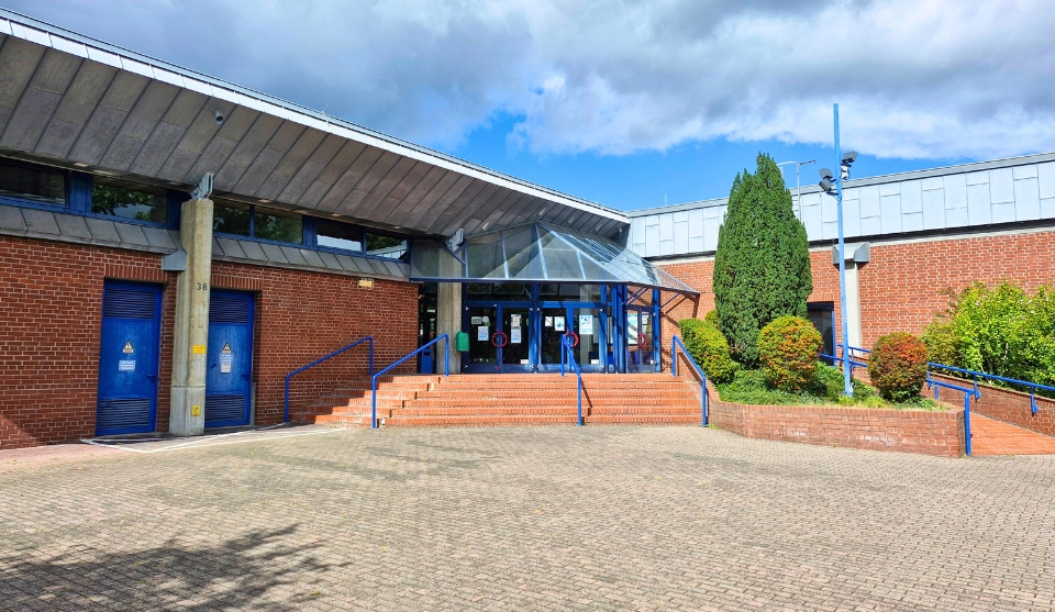 Eingang Waldsporthalle