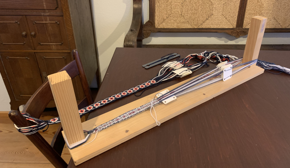 Holzhalterung für Bänder