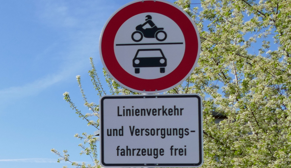 Schild Durchfahrtsverbot Auto und Motorrad