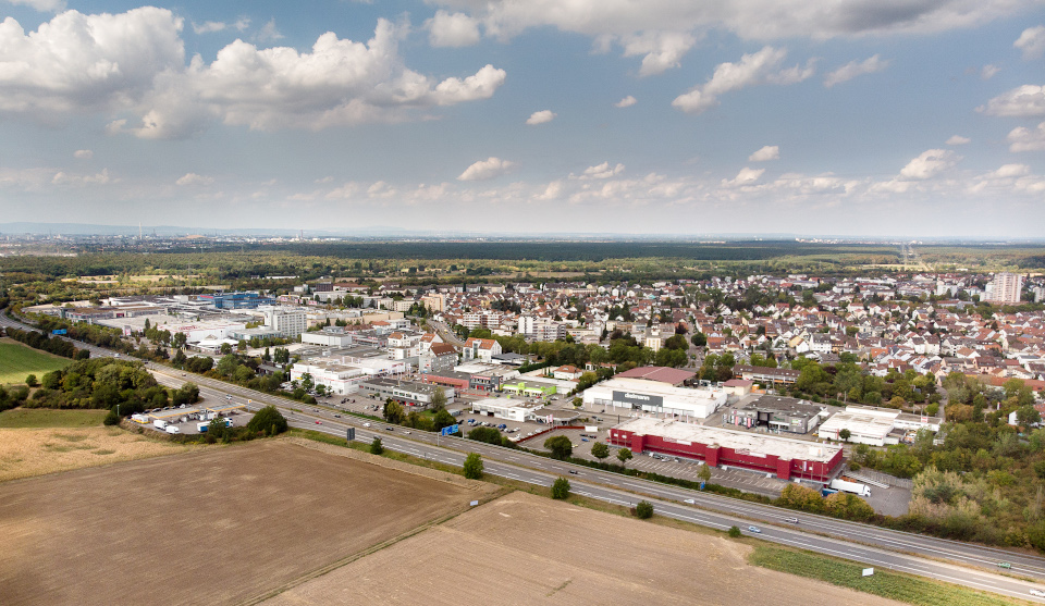 Ungefähr 150 Betriebe sind in dem Gewerbegebiet rund um das Rhein-Neckar-Zentrum ansässig. © Stadt Viernheim