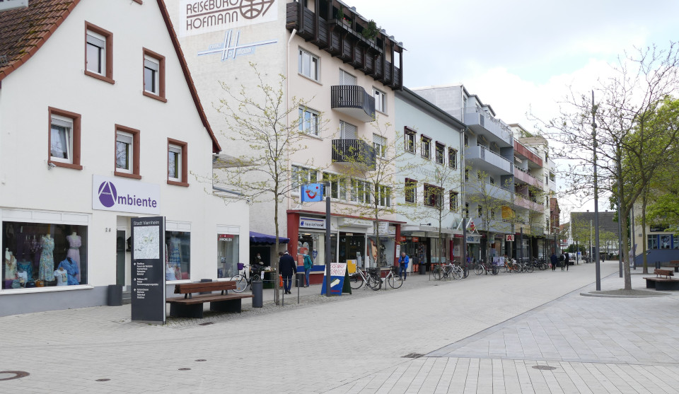 Schritt für Schritt zurück ins Leben: Ab kommenden Montag dürfen die Geschäfte nach vorheriger Terminvereinbarung wieder ihre Ladentüren öffnen. | Bildquelle: Stadt Viernheim