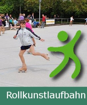 Mädchen fährt auf Rollkunstlaufbahn mit Rollschuhen Mädchen fährt auf Rollkunstlaufbahn mit Rollschuhen