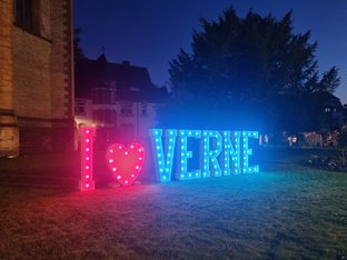 Leuchtschriftzug I love Verne