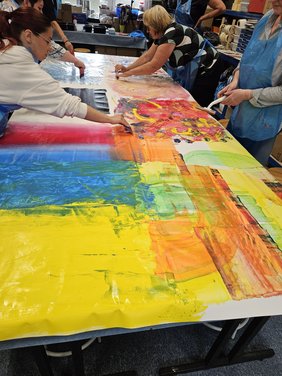 Action-Painting-Aktion mit pädagogischen Fachkräften