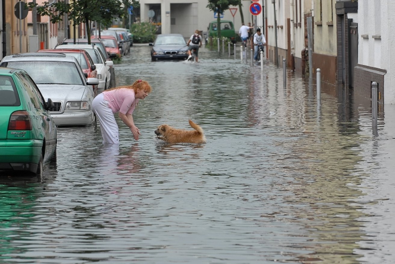 Starkregenereignisse in Viernheim ©Stadt Viernheim Wasser steht in Straße