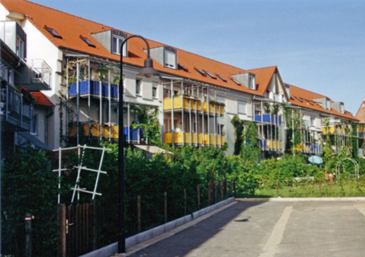 Südseite Geschosswohnungsbau Südseite Geschosswohnungsbau