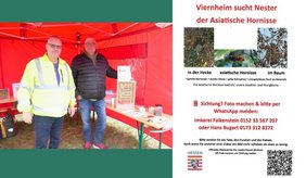 Imker Michael Falkenstein (links) und Hans Bugert