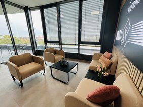 Wartebereich im 4. OG vor den Büros der Dezernenten