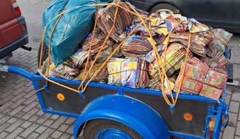 Prospekte auf einem Anhänger