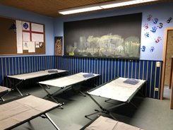 Pfadfinderheim Schlafraum Raum mit Feldbetten