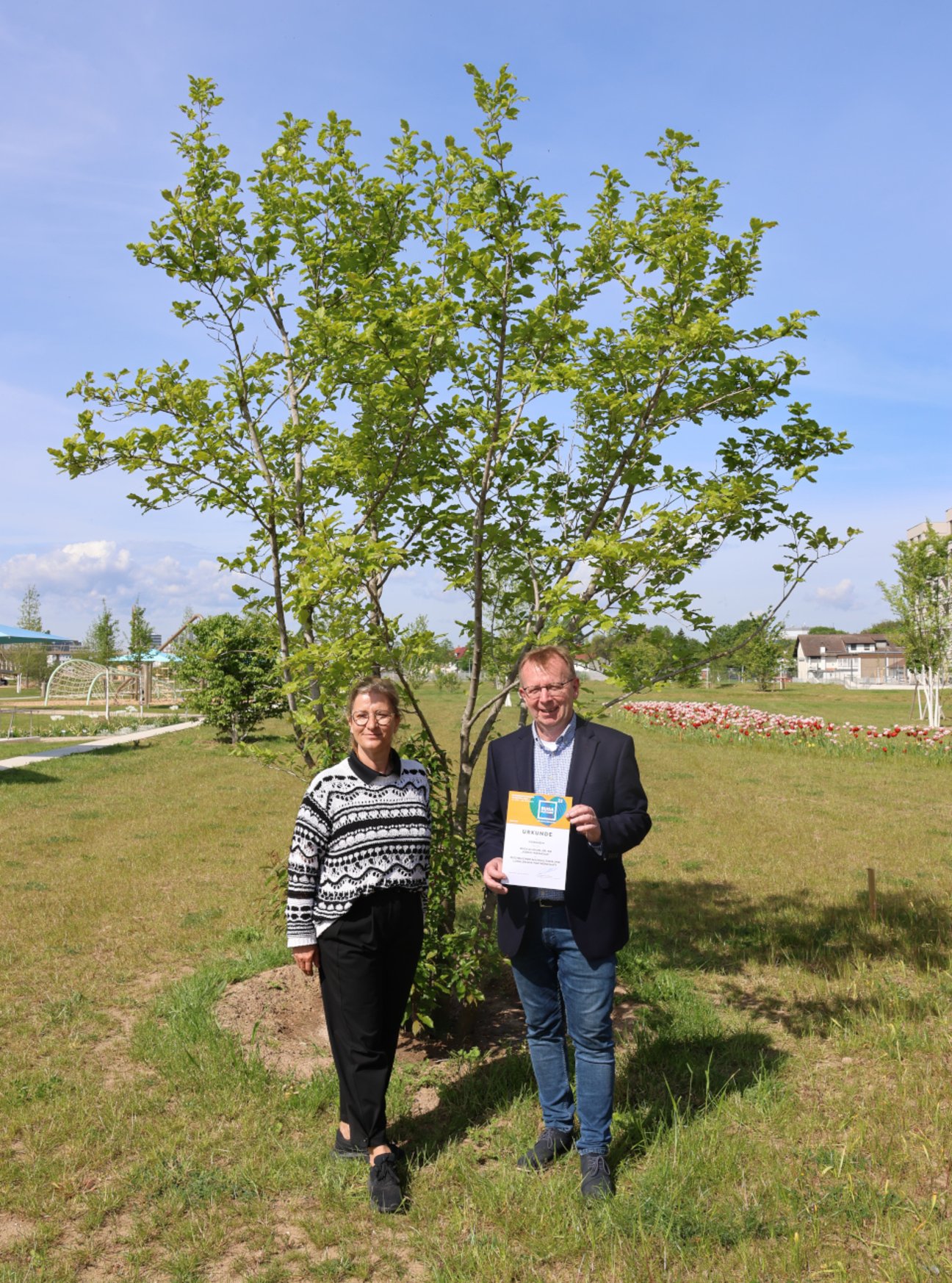 Kirstin Batzler und Bürgermeister Matthias Baaß
