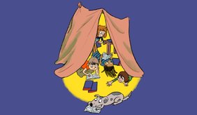 Mehrere Kinder lesen gemeinsam unter einer Decke wie in einem kleinen Zelt Comics; ein Kind sitzt davor, ein anderes liegt auf dem Rücken und liest, während ein Hund ebenfalls ein Comic im Maul hält.