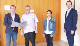 (von links) Bürgermeister Matthias Baaß, Rainer Kempf, Dorothee Olef und Erster Stadtrat Jörg Scheidel. ©Stadt Viernheim vier Personen auf Bild