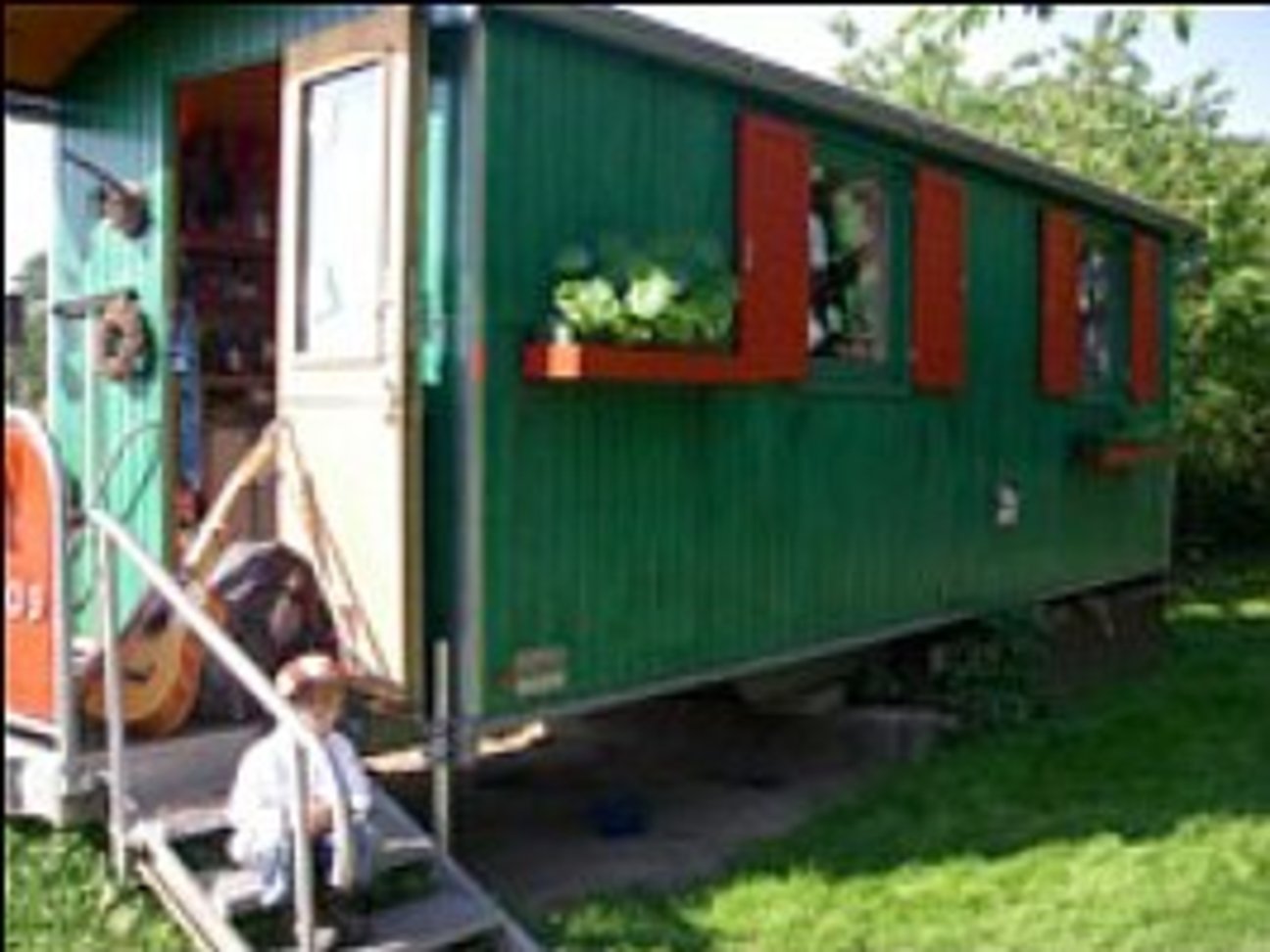Bild: Bauwagen Waldkita Bild: Bauwagen Waldkita