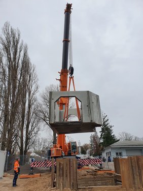 Schacht Industriestraße am Kran