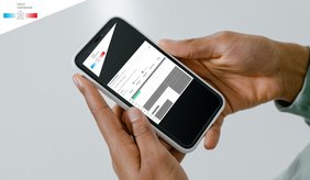 Smartphone mit der Terminansicht.