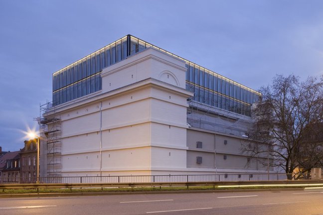 Imposantes großes Gebäude