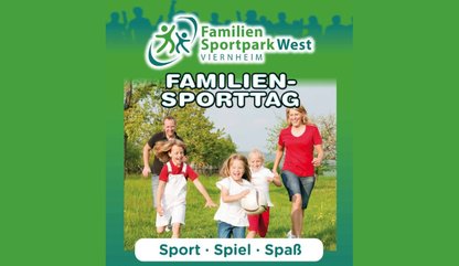 Familie rennt über auf Rasenfläche Vater und Mutter mit drei Kindern