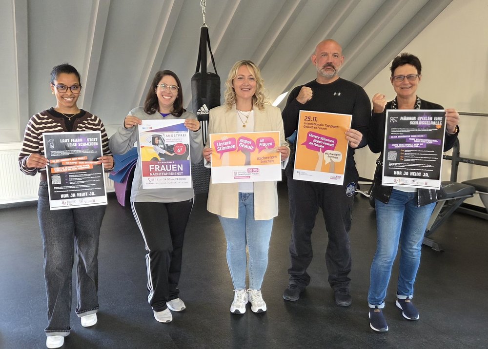 Sagen der Gewalt gegen Frauen den Kampf an: (v. r.) Gleichstellungsbeauftragte Maria Lauxen-Ulbrich, Michael Linak, Stephanie Schmitt, Carolina Bachenheimer-Schäfer und Martha Jote. ©Stadt Viernheim