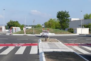 Ende September 2021 begannen die Bauarbeiten für den neuen Kreisel – jetzt ist er fertiggestellt und kann für den Verkehr freigegeben werden. ©Stadt Viernheim