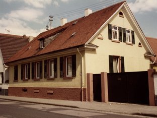 Bauernhaus mit Büros Bauernhaus mit Büros