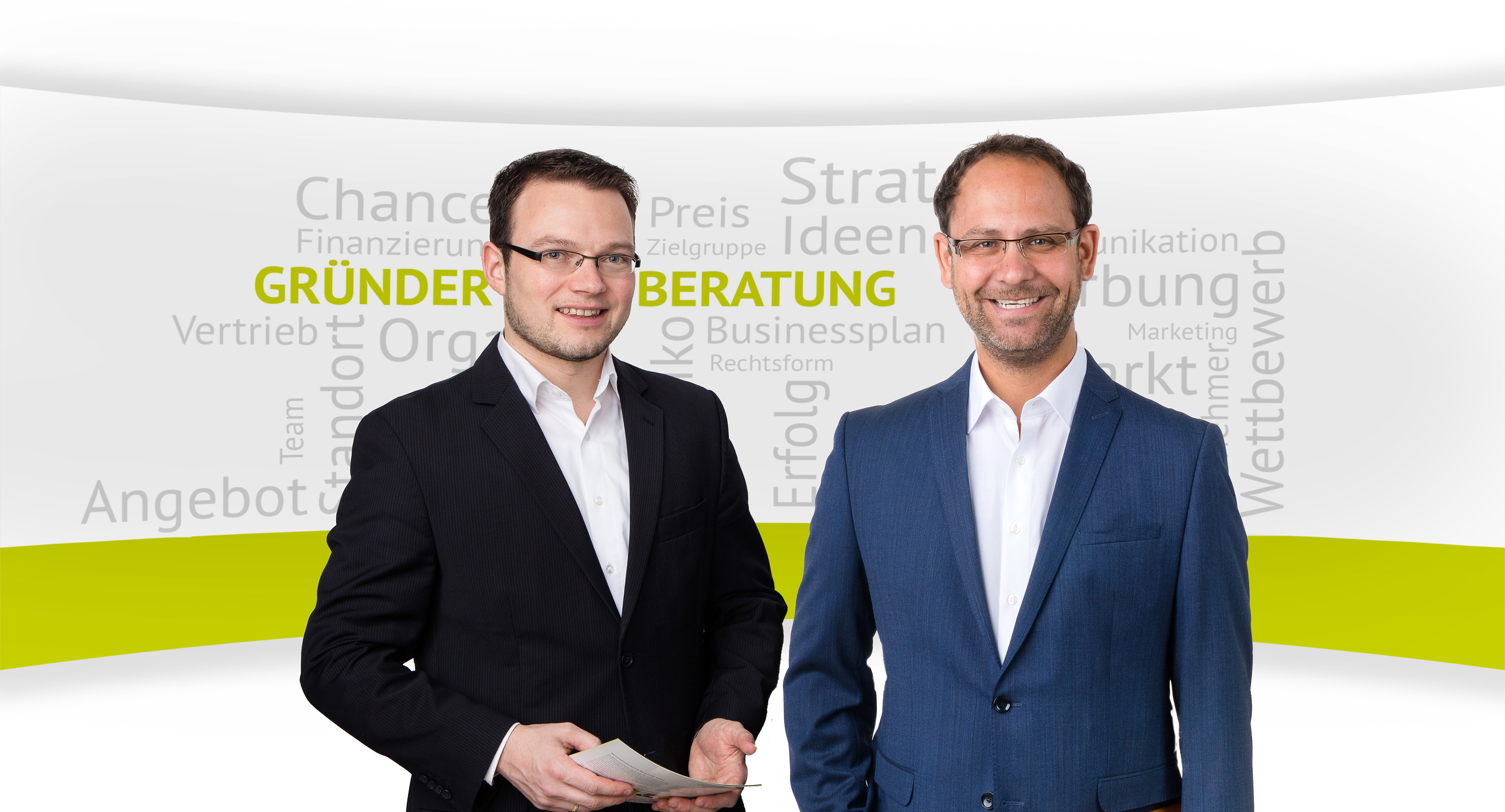 Marco Kreuzer (li., Wirtschaftsförderung Bergstraße GmbH) und Alexander Schwarz (Wirtschaftsförderung Stadt Viernheim) stehen für Fragen zur Existenzgründung zur Verfügung. ©Stadt Viernheim