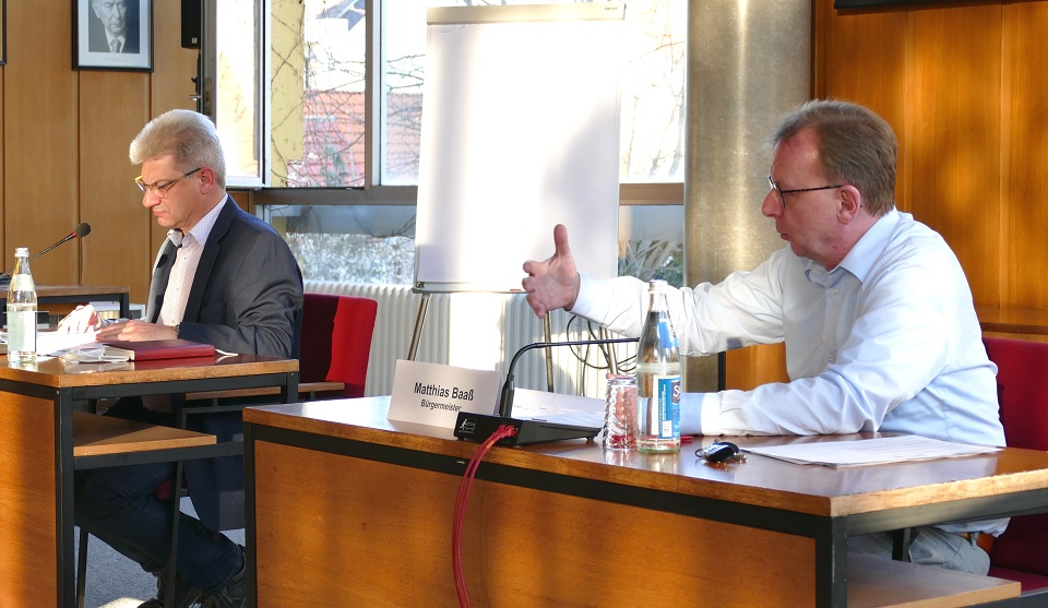 Bürgermeister Matthias Baaß und Amtsleiter Rudolf Haas informieren im Rahmen einer Pressekonferenz ©Stadt Viernheim